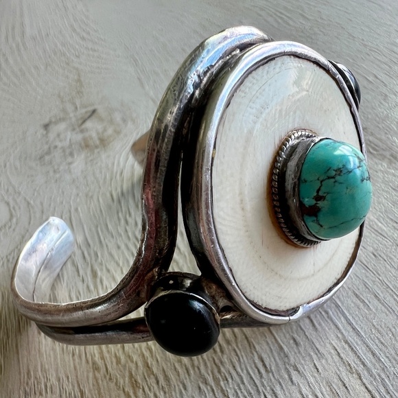 Sold! Vintage Artisan Silver-Tone Cuff Bracelet Turquoise Black Obsidian Bone - Picture 3 of 15